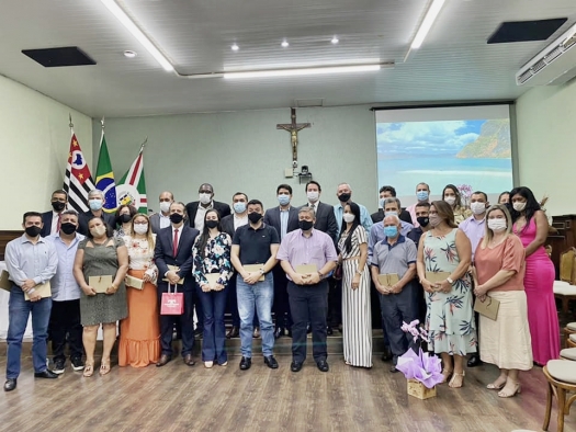 Câmara Municipal realiza outorga de títulos e honrarias