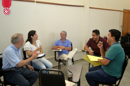 Evento no IMESB reúne empresas para debater mercado de trabalho