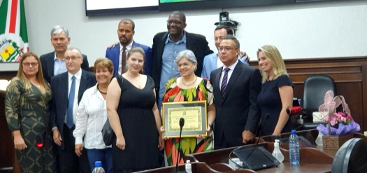 Professora Edméia Corrêa Netto recebe título de cidadã bebedourense
