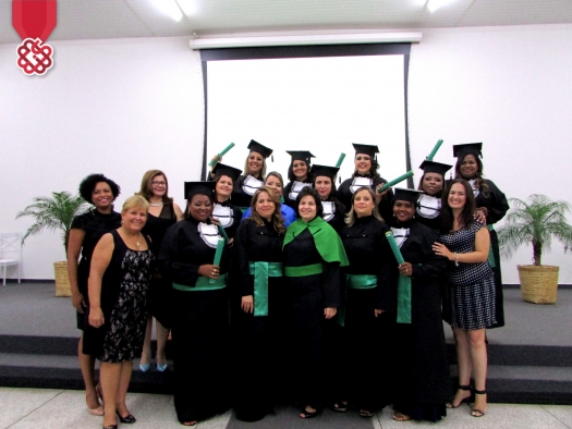 Alunos de Serviço Social do IMESB colam grau