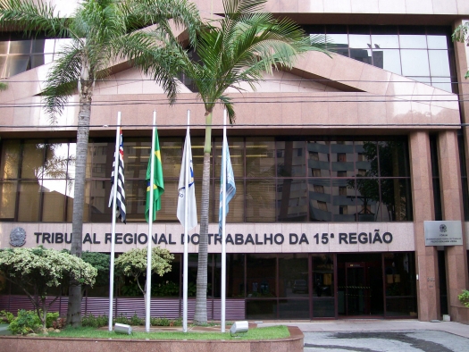 Acadêmicos de Direito visitam a sede do Tribunal Regional do Trabalho