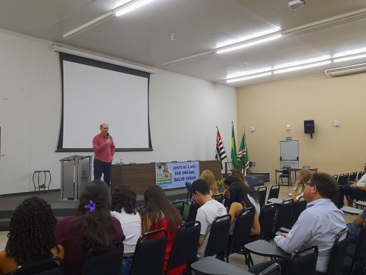 Palestra na Faculdade Municipal conscientiza sobre doenças renais crônicas e doação de órgãos