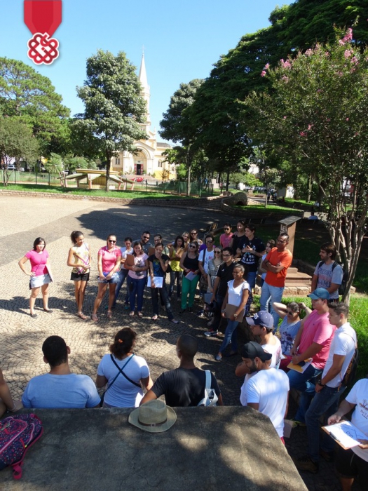 Alunos do curso de arquitetura e urbanismo do IMESB fazem aula no centro da cidade