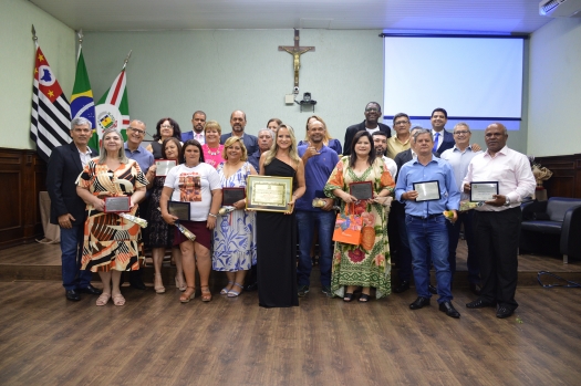 Premiação Servidor do Ano | Cleusa Maria Biloro recebe Título de Honra ao Mérito