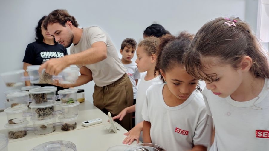 Alunos do SESI conhecem pesquisa sobre formigas cortadeiras