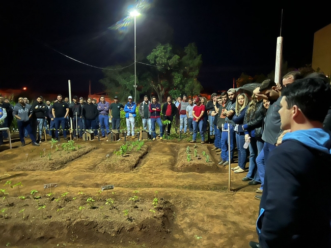 Curso de Agronomia fecha semestre com apresentação de trabalhos práticos