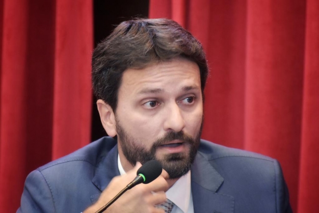 Professor de Direito do IMESB Diego Diniz Ribeiro defende doutorado